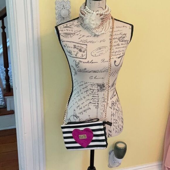 *Luv Betsey* Chic Striped Pouchette Crossbody! Gold Chain Added!